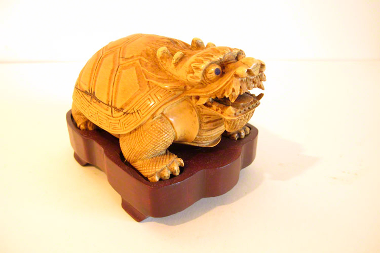 Tortue en ivoire de la dynastie Qing